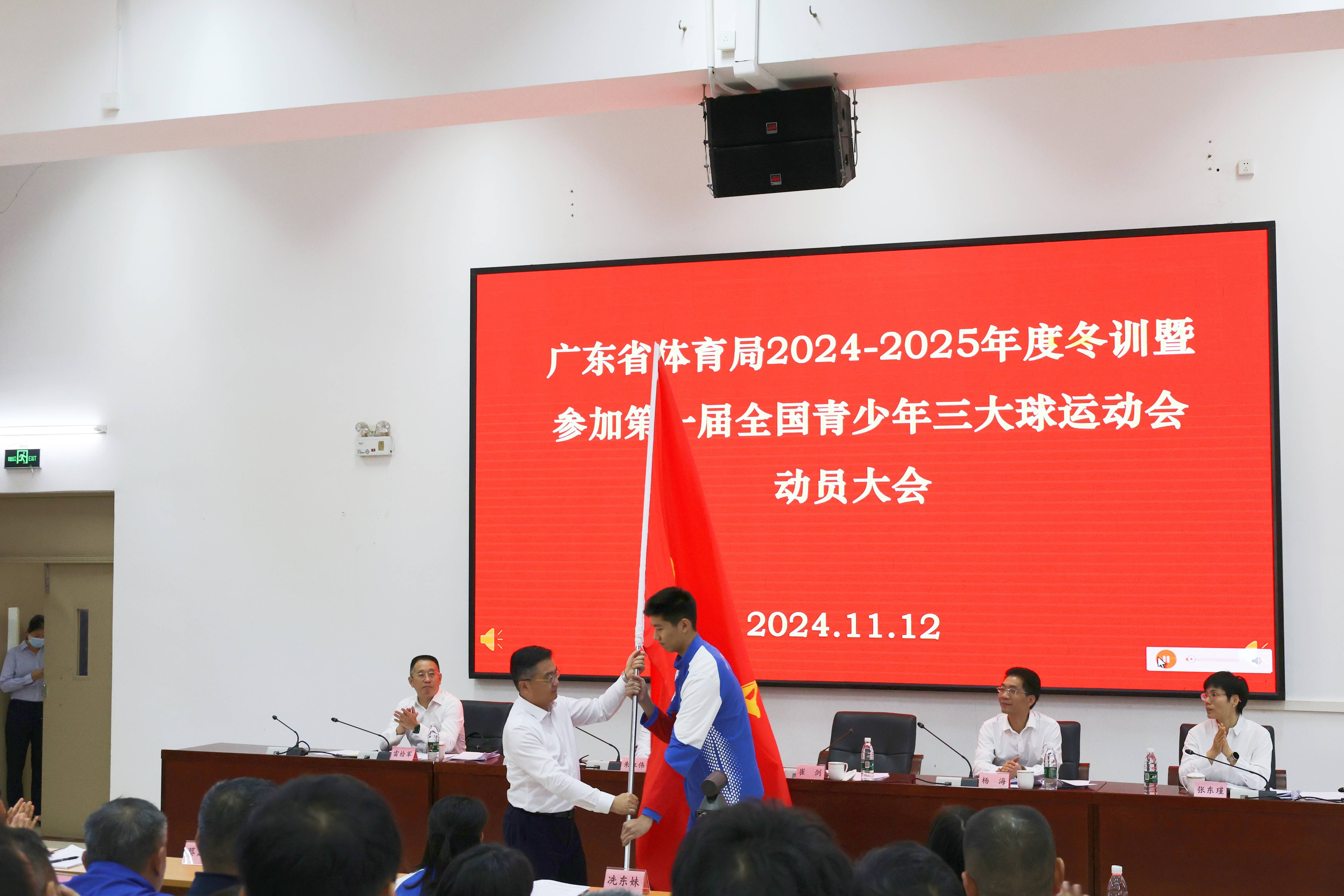 广东主场战平山东，全队团结拼搏，积极抢分